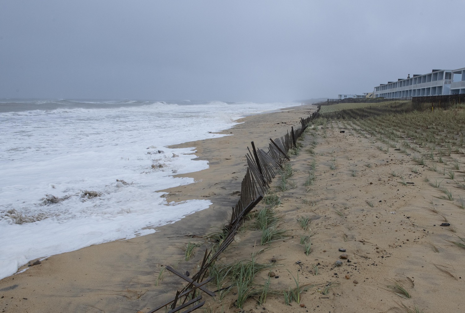 Looking west in downtown Montauk on Monday afternoon. The ocean reached the dune at high tide but did not threaten any buildings.
DOUG KUNTZ