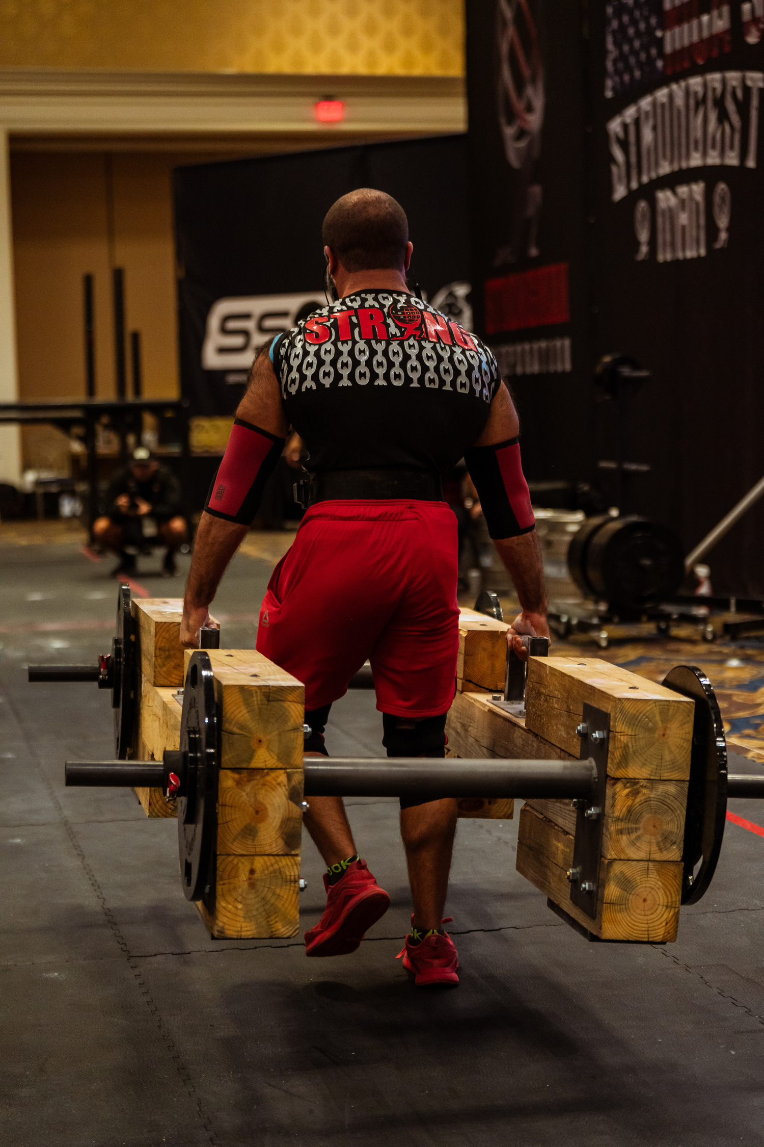 Cristian Candemir competing in the timber frame carry. OWENS MEDIA