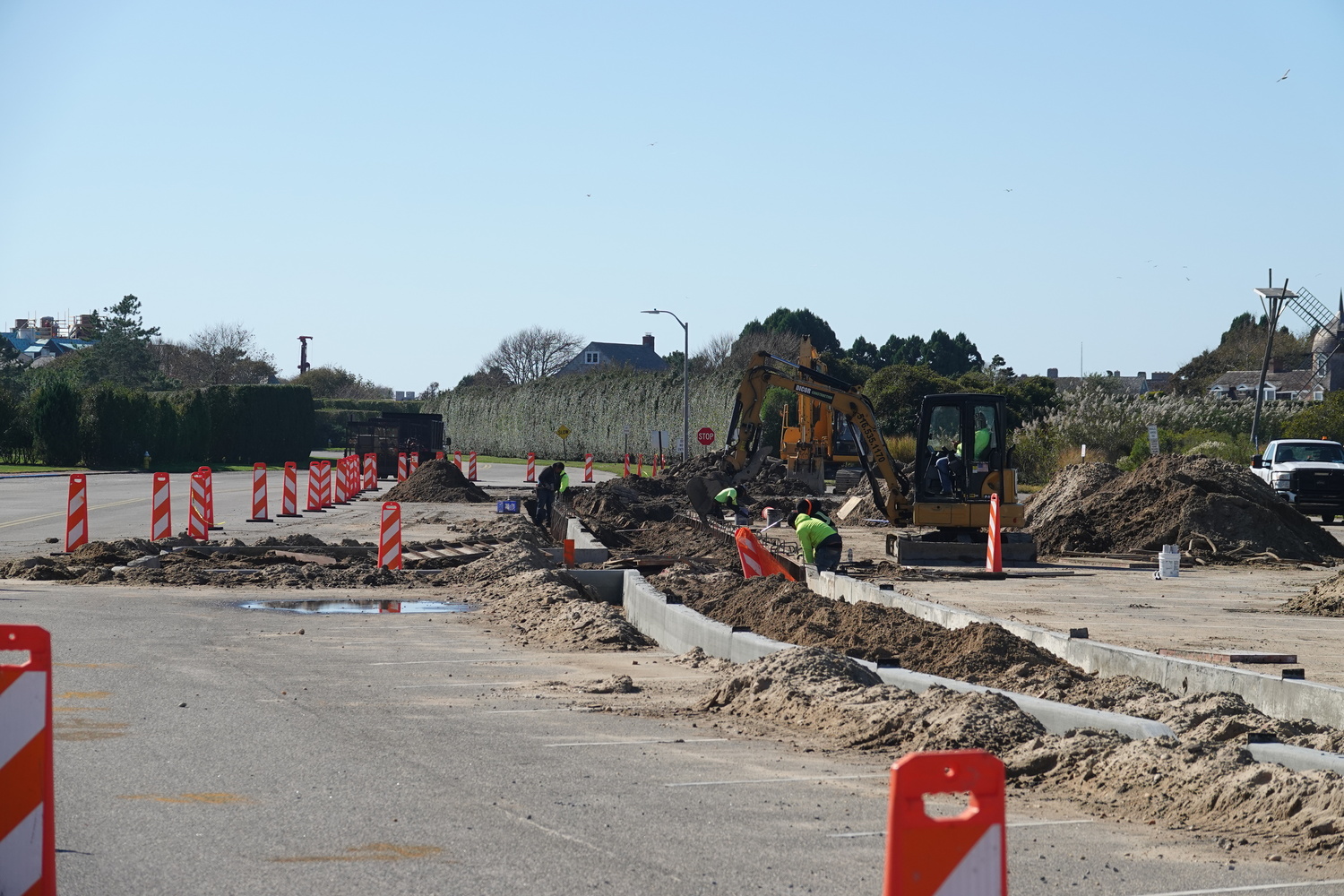 The Southampton Town Trustees are installing a bioswale at the south end of Lake Agawam, and the Lake Agawam Conservancy is paying for the removal of phragmites, an invasive species, in the lake. Both projects will provide a boost to the lake and the area along its southern border.
