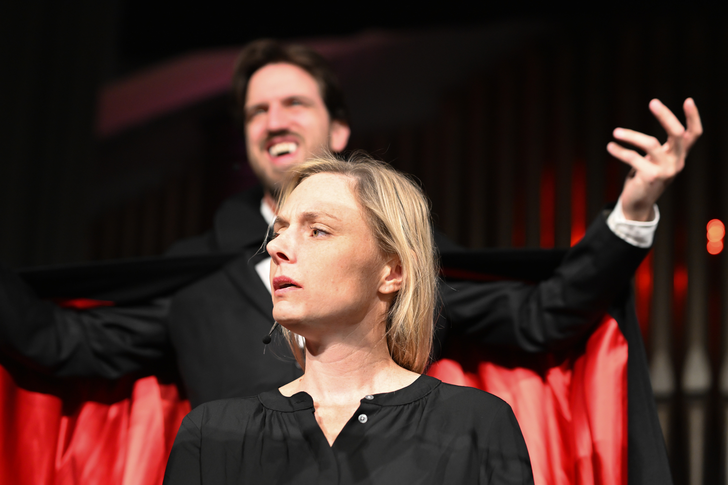 Dracula (Tim Ferris) and Mina Harker (Mary Sabo) in the Center Stage production of 