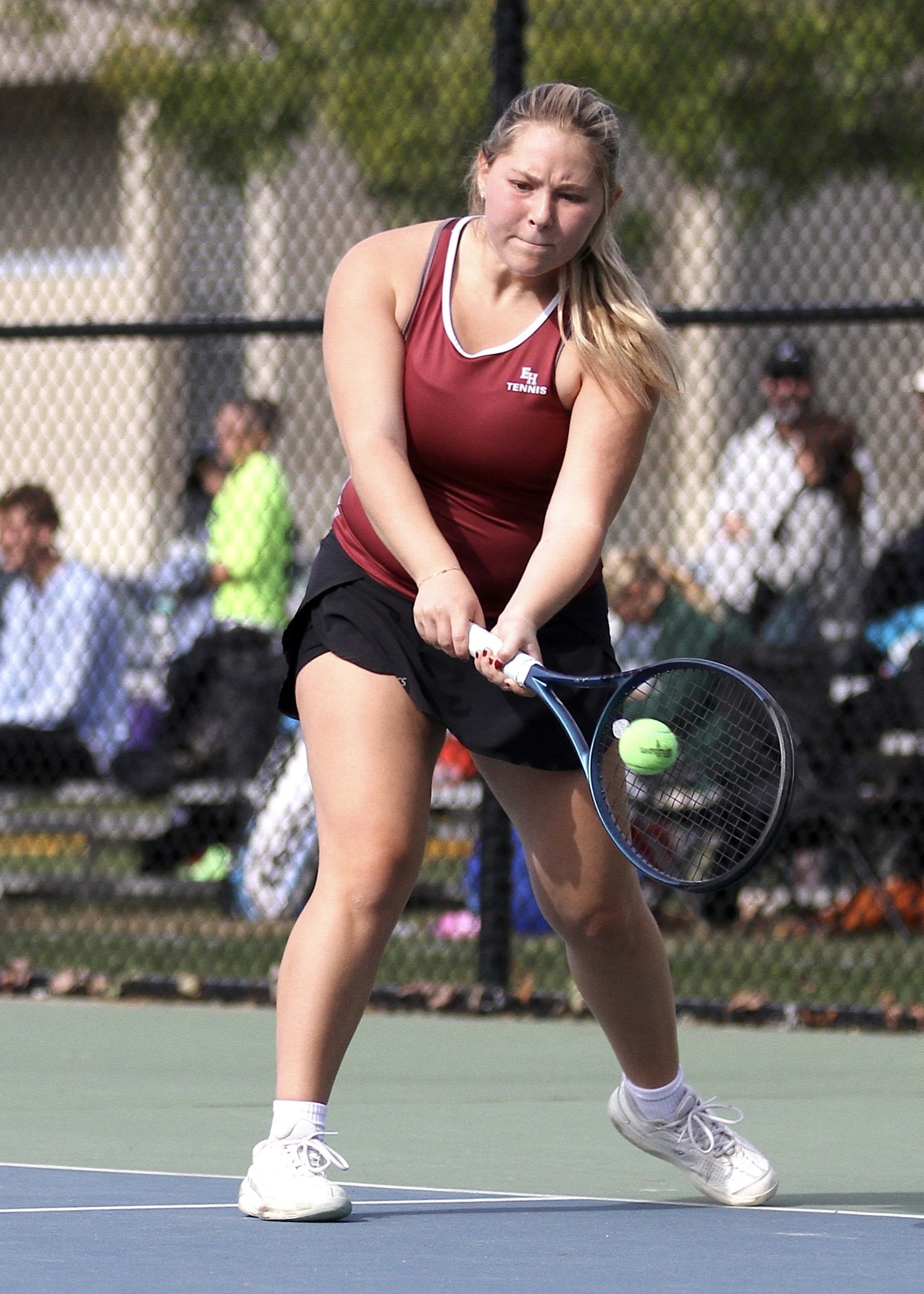 East Hampton junior Ava Mintz powers the ball back over the net. DESIRÉE KEEGAN