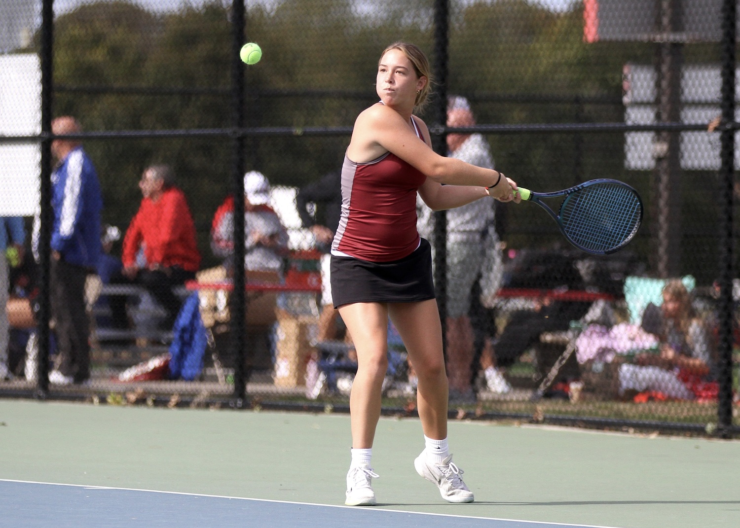 East Hampton senior Hailey Rigby returns the ball. DESIRÉE KEEGAN