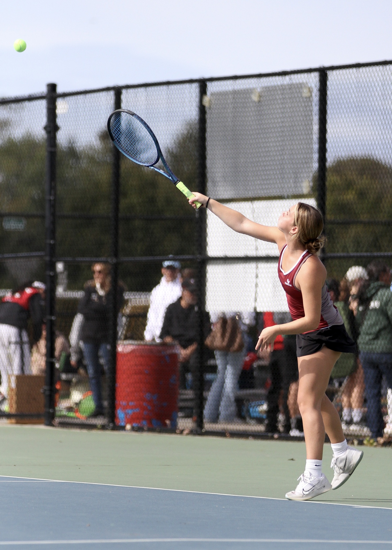 East Hampton senior Hailey Rigby serves. DESIRÉE KEEGAN