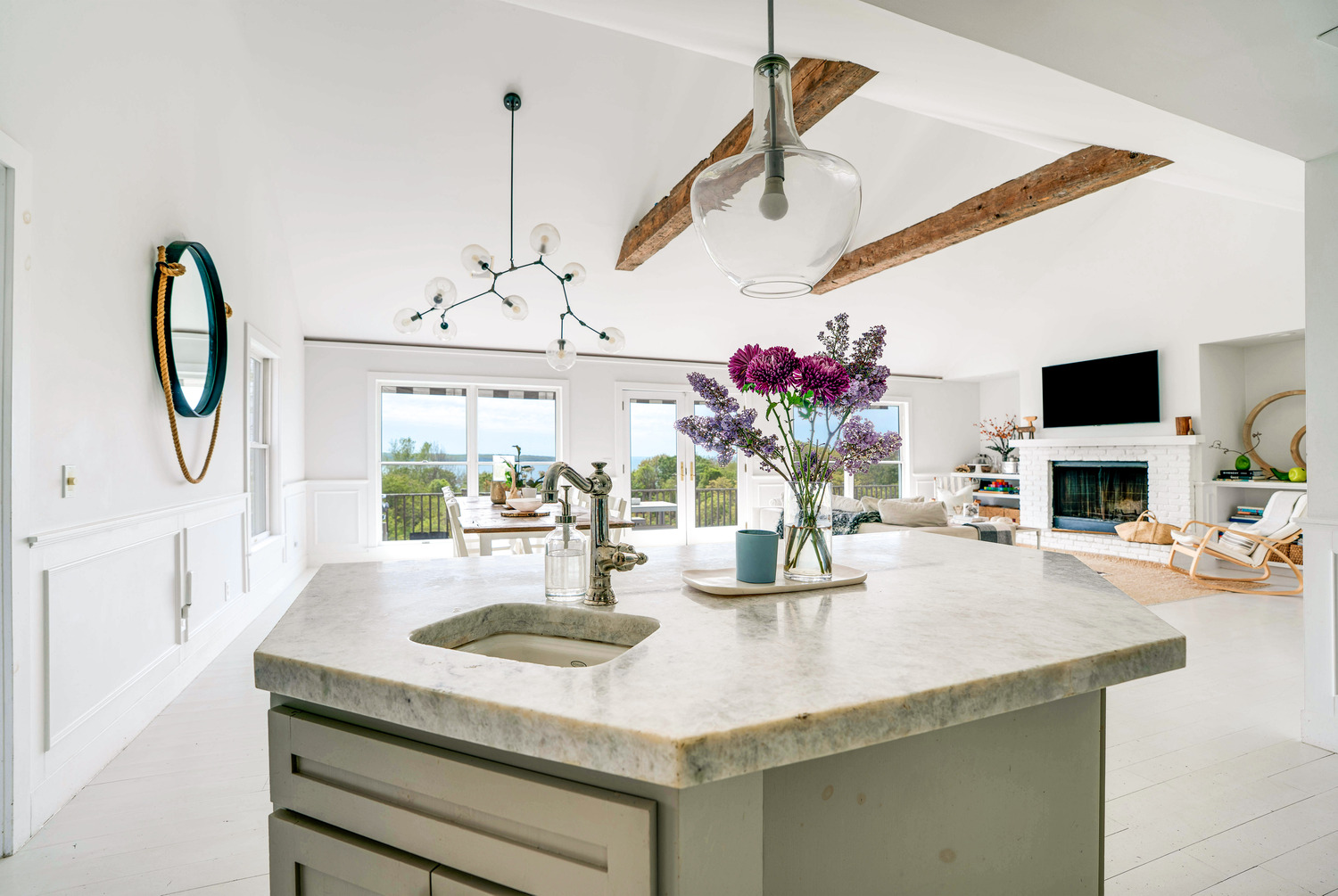 Inside Esha Soni’s Montauk home. DOUGLAS ELLIMAN