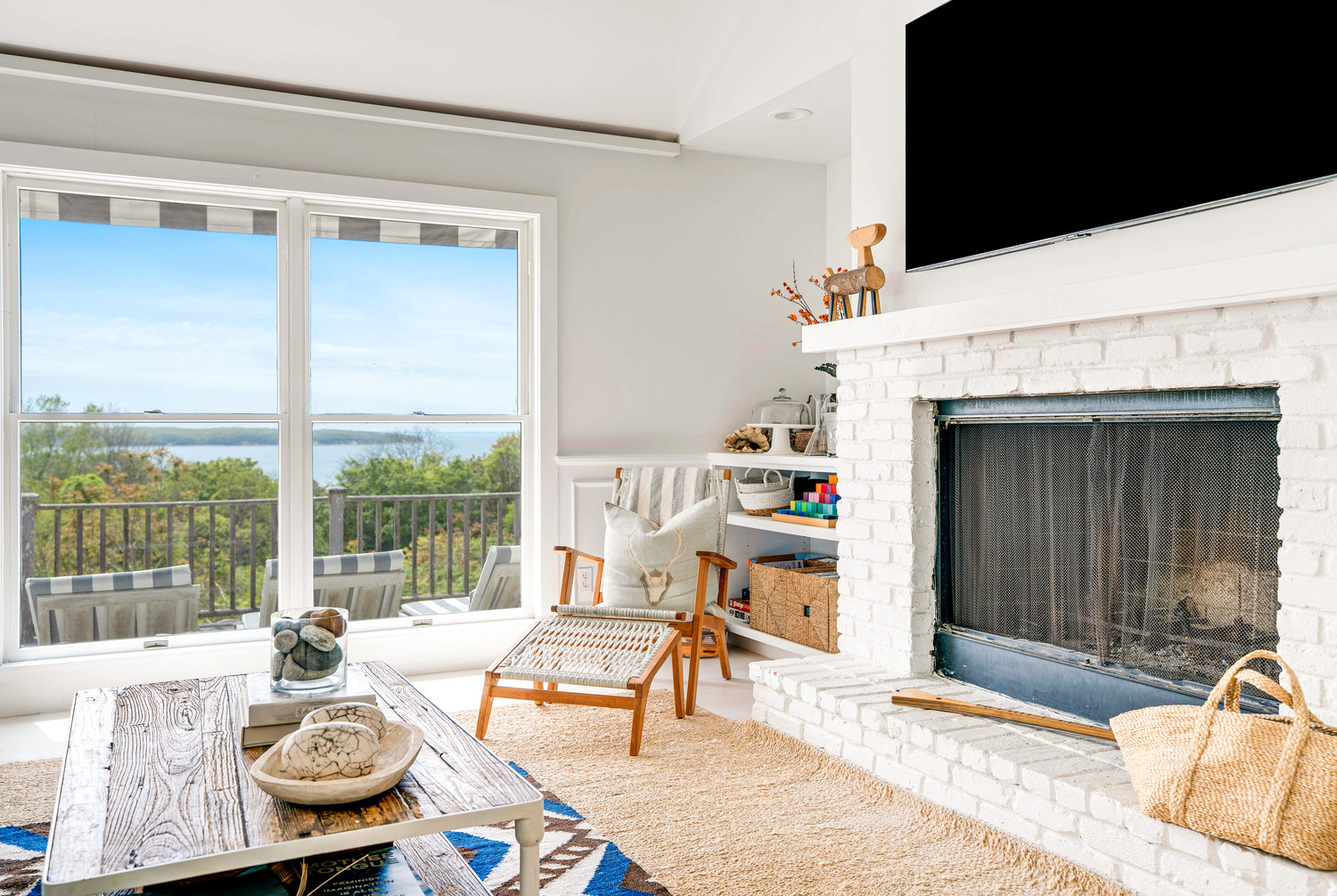 Inside Esha Soni’s Montauk home. DOUGLAS ELLIMAN