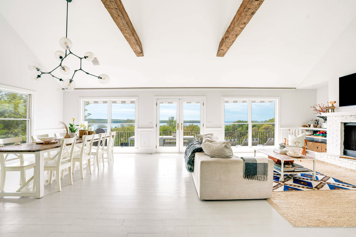 Inside Esha Soni’s Montauk home. DOUGLAS ELLIMAN