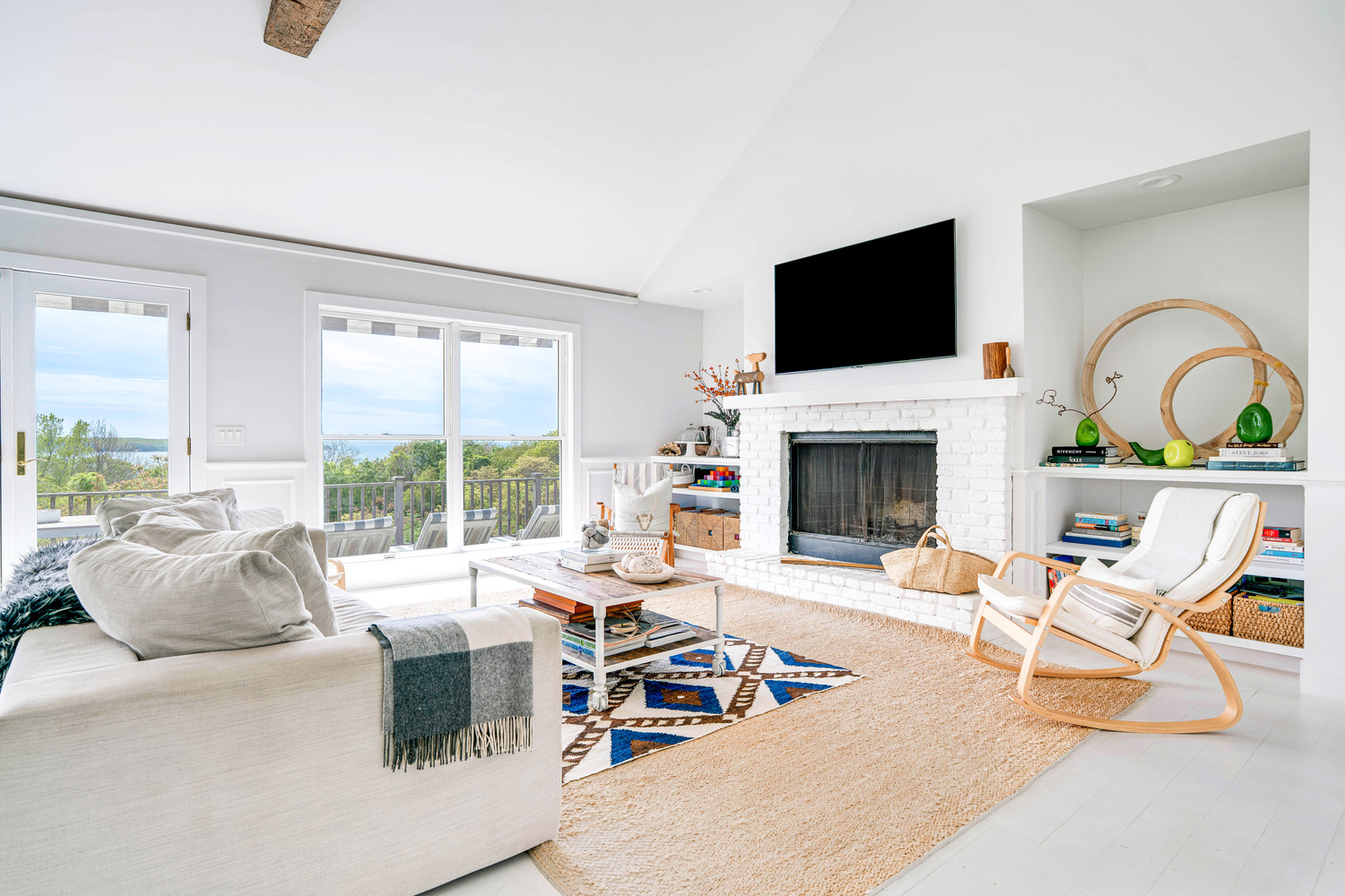 Inside Esha Soni’s Montauk home. DOUGLAS ELLIMAN