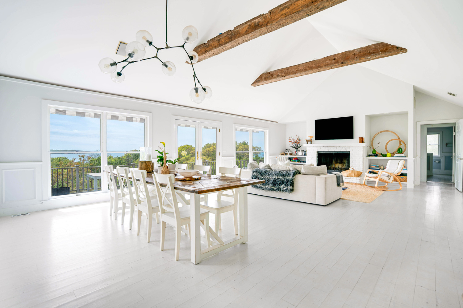 Inside Esha Soni’s Montauk home. DOUGLAS ELLIMAN