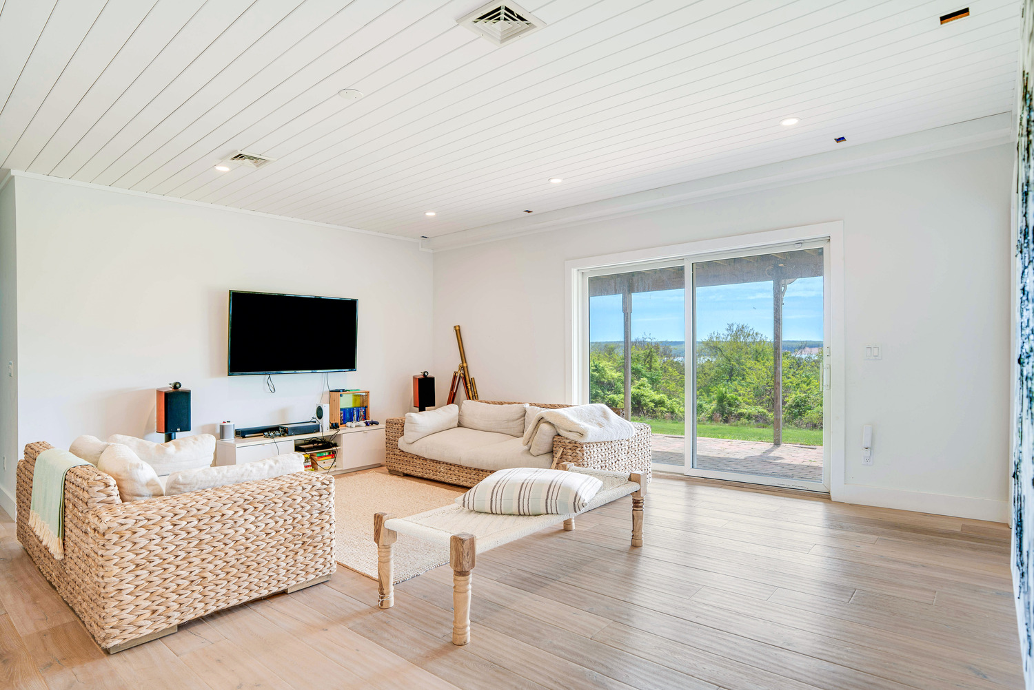 Inside Esha Soni’s Montauk home. DOUGLAS ELLIMAN