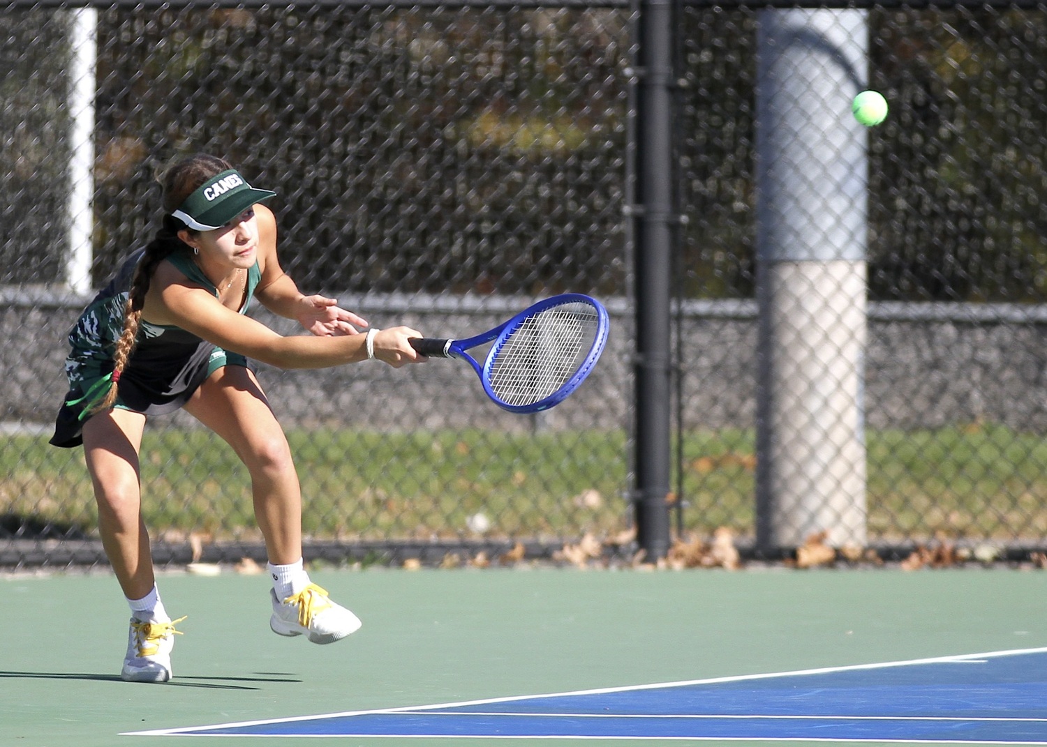 Westhampton Beach sophomore Aitana Garcia returns the ball. DESIRÉE KEEGAN