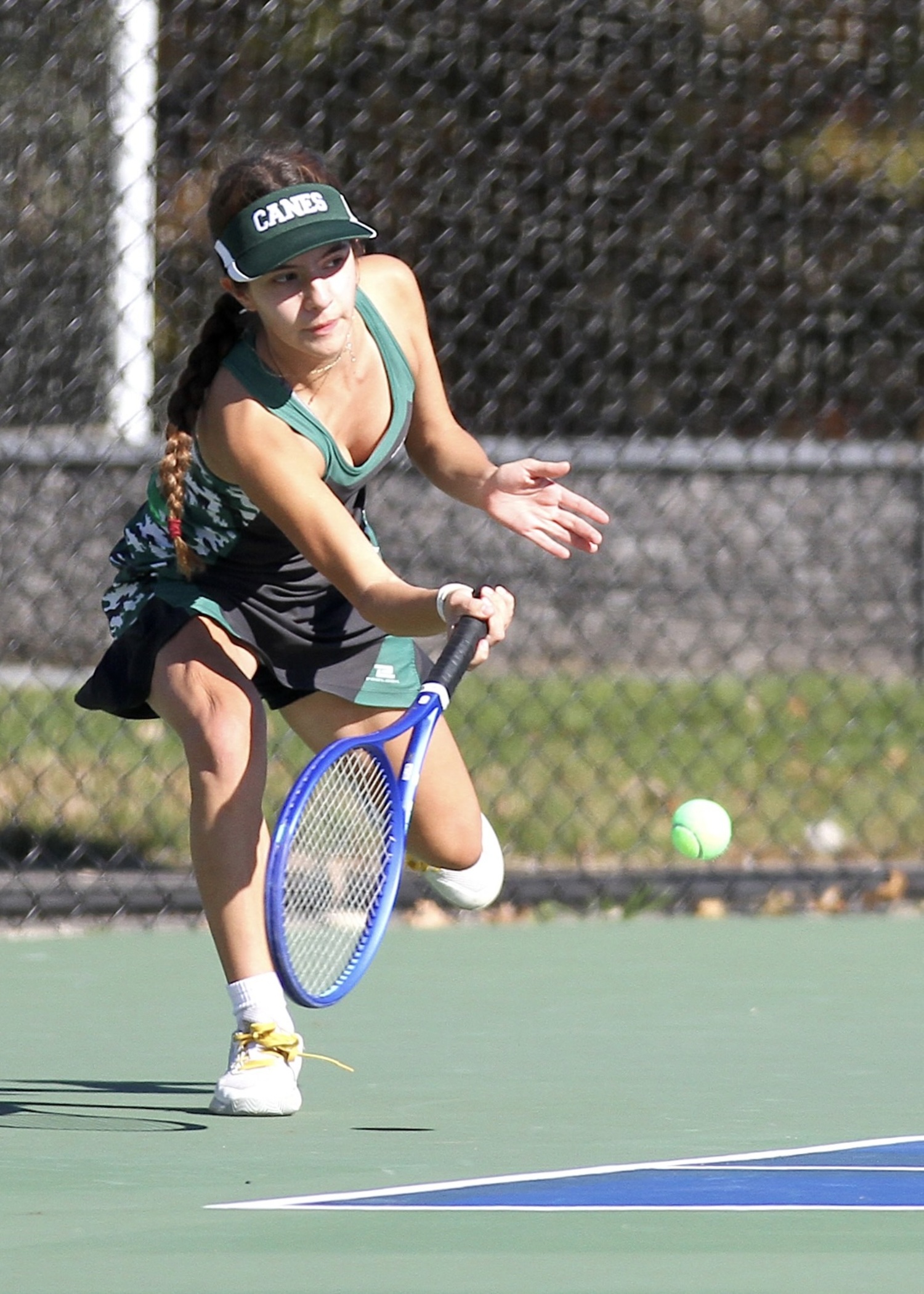 Westhampton Beach sophomore Aitana Garcia reaches to return a serve. DESIRÉE KEEGAN