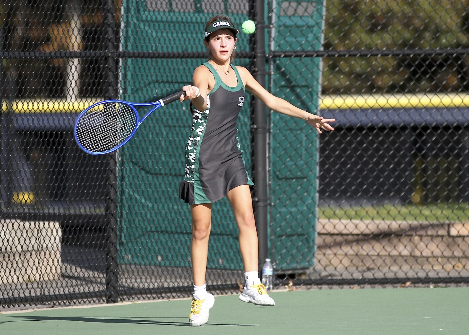 Westhampton Beach sophomore Aitana Garcia grabs a return. DESIRÉE KEEGAN