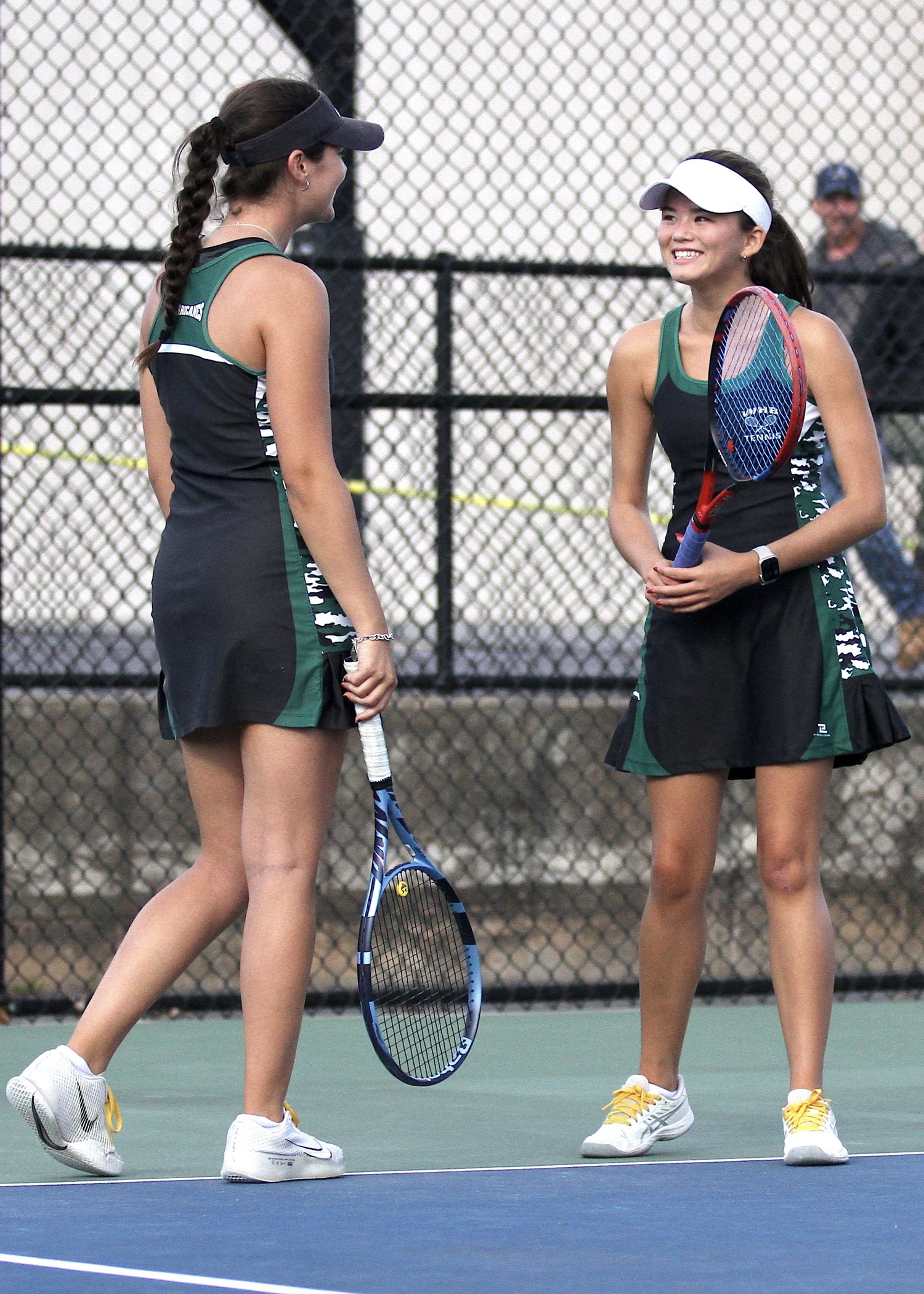 Seniors Ana Way and Diana Elliott. DESIRÉE KEEGAN