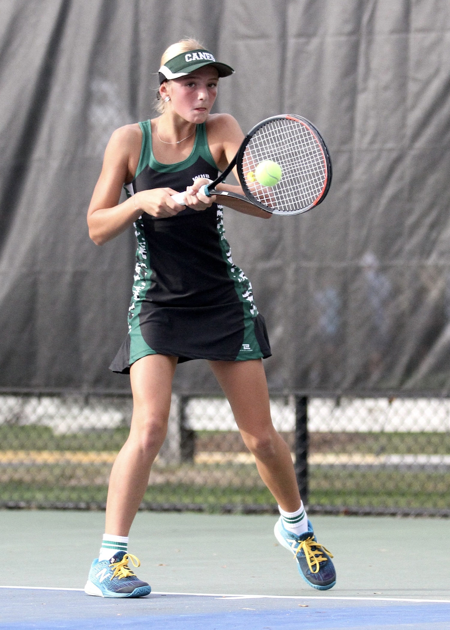 Seventh-grader Riley Magner returns a serve. DESIRÉE KEEGAN