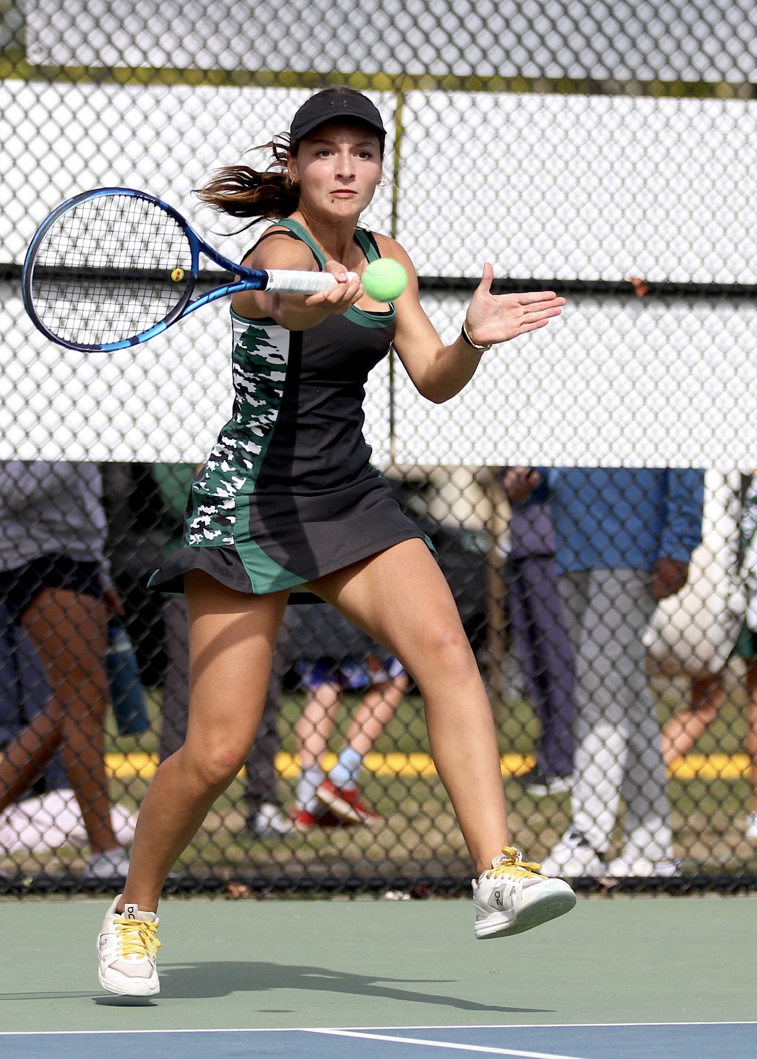 Westhampton Beach junior Zoë Grellet-Aumont   keeps the rally going. DESIRÉE KEEGAN