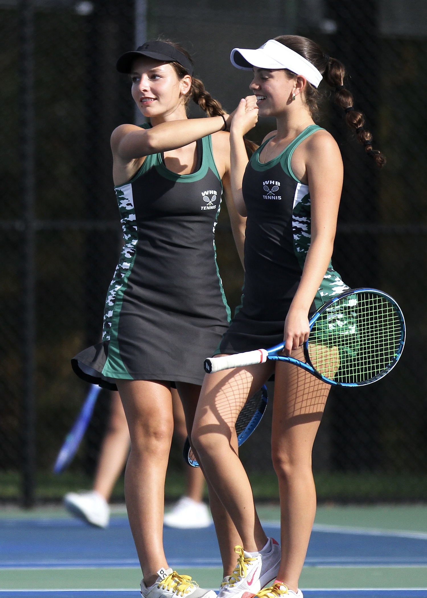 Junior Zoë Grellet-Aumont and freshman Gabriela Arango. DESIRÉE KEEGAN