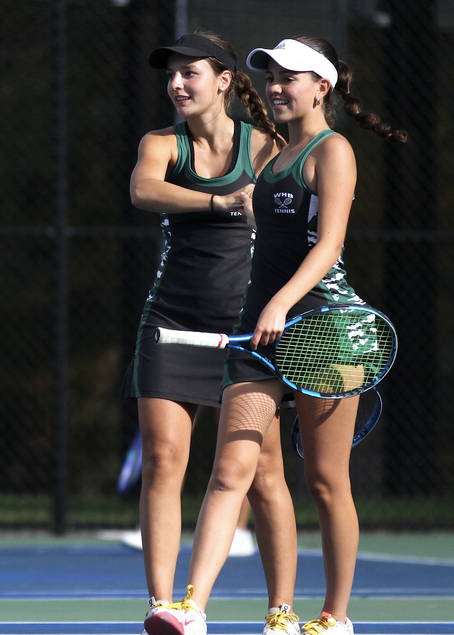 Junior Zoë Grellet-Aumont and freshman Gabriela Arango. DESIRÉE KEEGAN