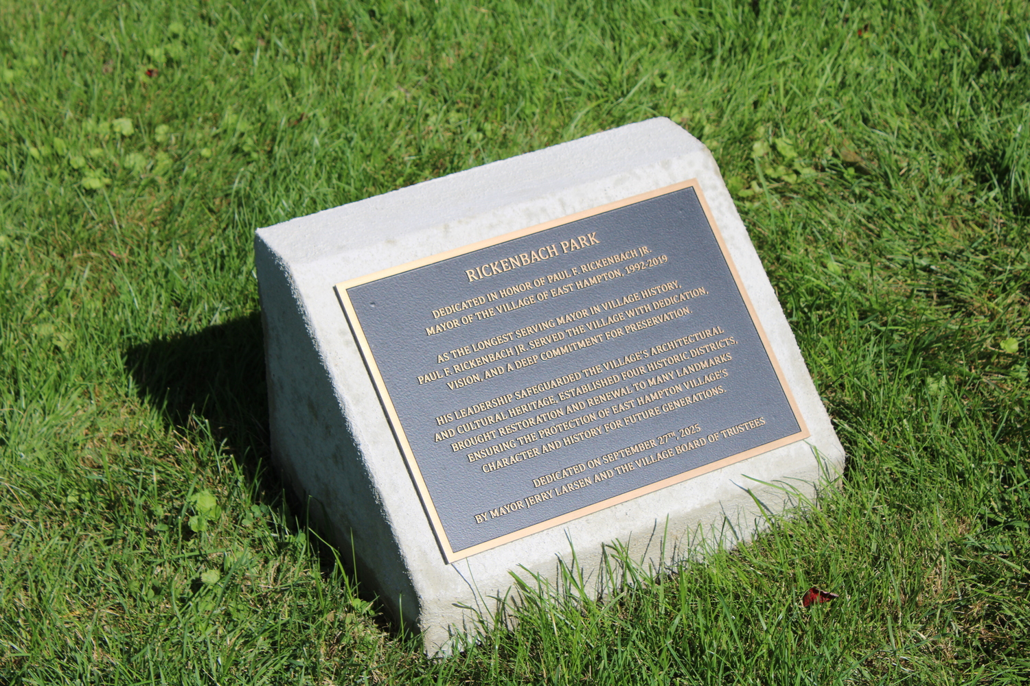 A plaque dedicates the space as Rickenbach Park to honor Paul Rickenbach, who served as mayor of East Hampton Village from 1992 to 2019. Village officials dedicated the park on Saturday, September 27. JACK MOTZ