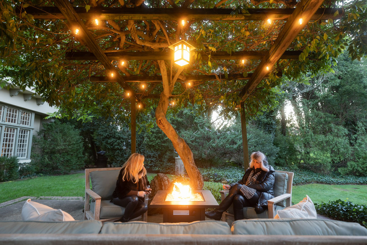 The outdoor igloos create a beautiful but warm outdoor ambiance at the Baker House 1650. LIGHT LINE MEDIA