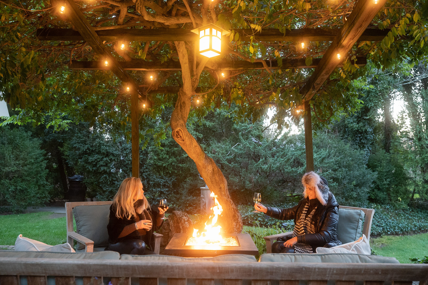 The outdoor igloos create a beautiful but warm outdoor ambiance at the Baker House 1650. LIGHT LINE MEDIA