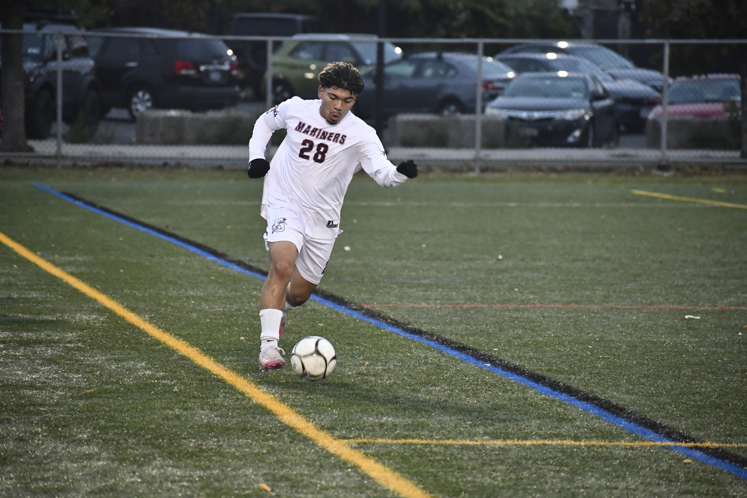 Southampton senior co-captain Leo Estrada races the ball down the sideline. DREW BUDD