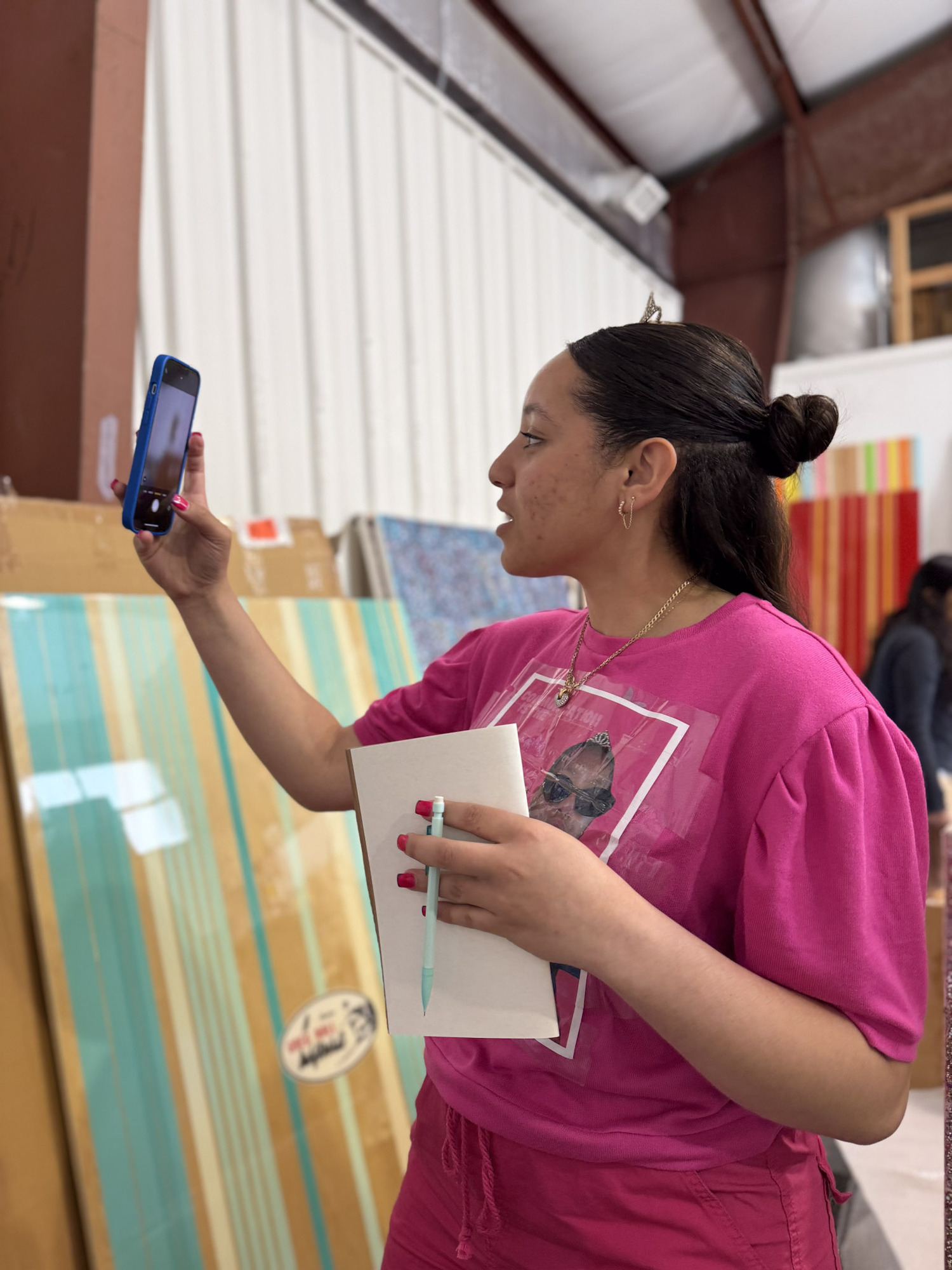 East Hampton High School students visiting Peter Dayton for the Student Art Festival. KAYLA MATTERS