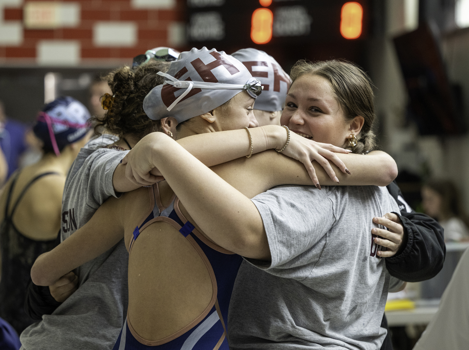 A team hug before the 100-yard freestyle.  MARIANNE BARNETT