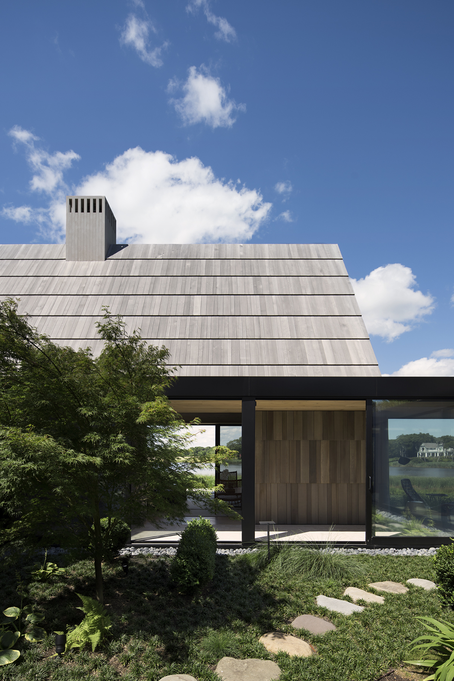 The architectural design of the Georgica Cove home by Bates Masi + Architects is inspired by the East End's pastoral setting and vernacular building traditions: predominantly shingle style homes and barns that are often built and added to over time. BATES MASI + ARCHITECTS