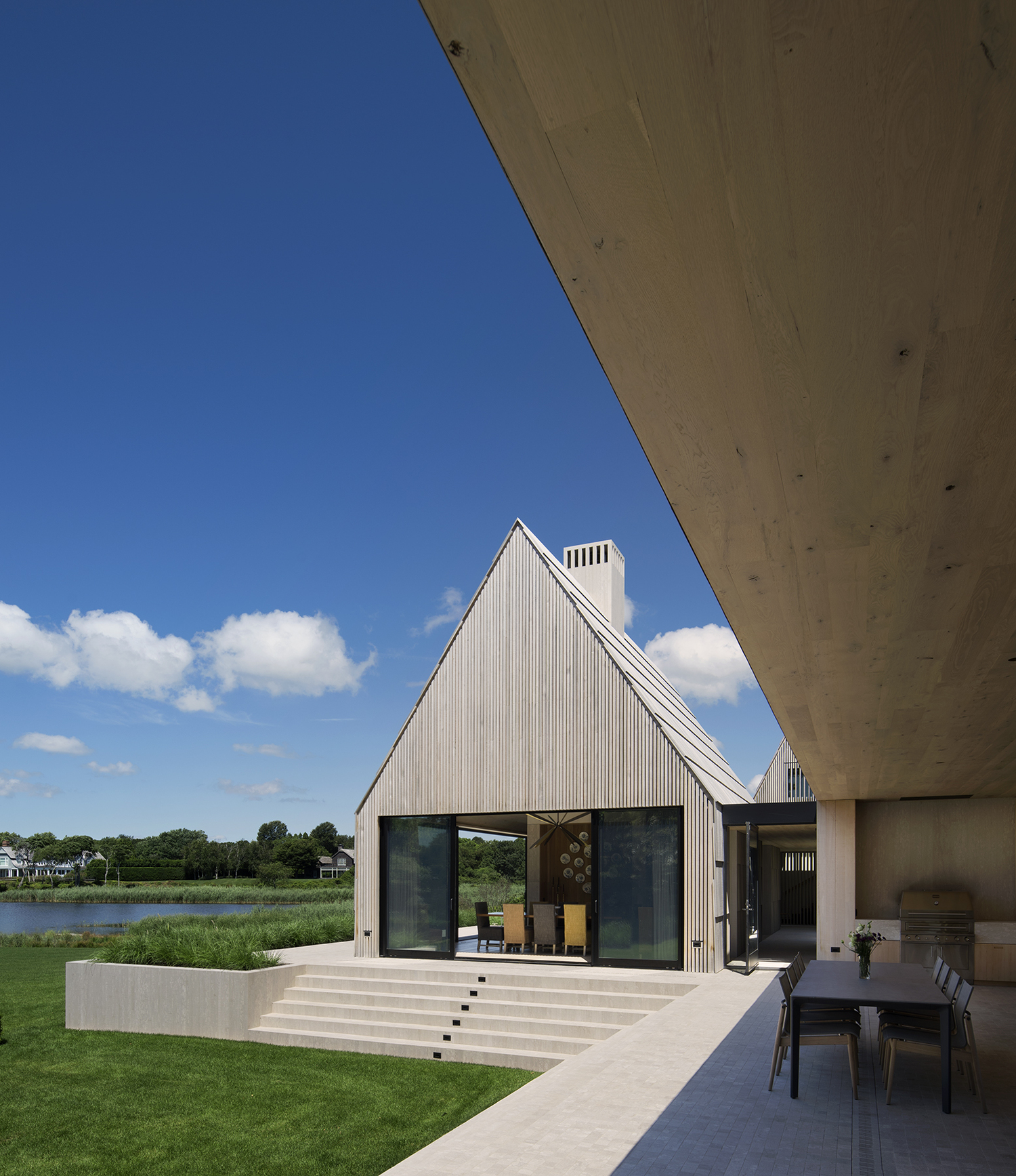 The architectural design of the Georgica Cove home by Bates Masi + Architects is inspired by the East End's pastoral setting and vernacular building traditions: predominantly shingle style homes and barns that are often built and added to over time. BATES MASI + ARCHITECTS