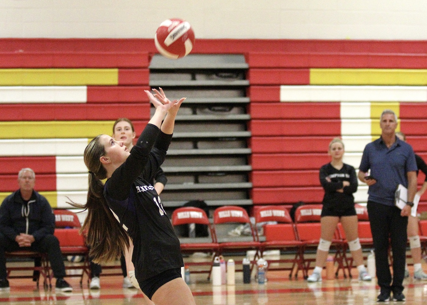 Junior setter Grace Drake pushes the ball over the net. DESIRÉE KEEGAN