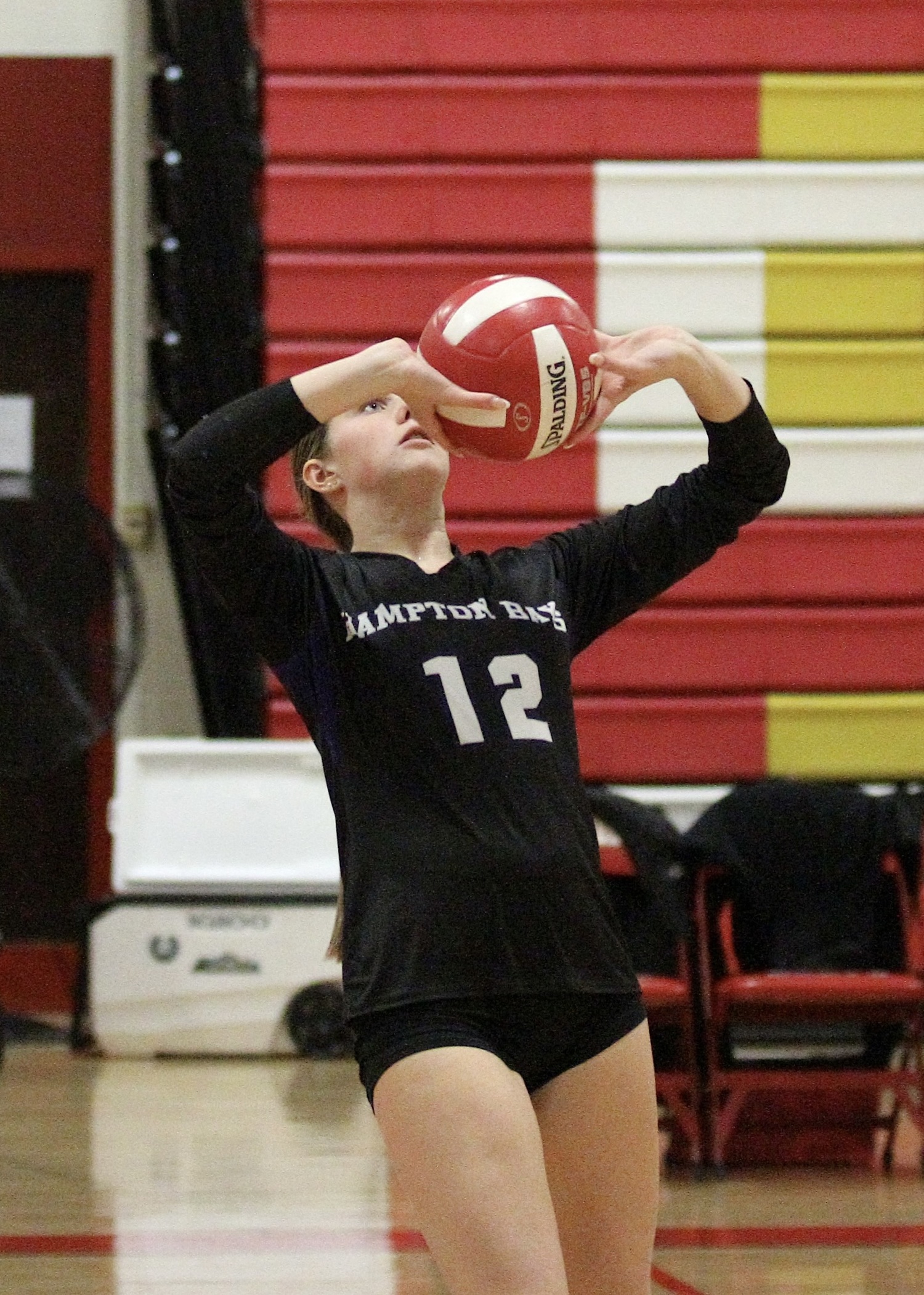 Junior setter Grace Drake sets the ball. DESIRÉE KEEGAN