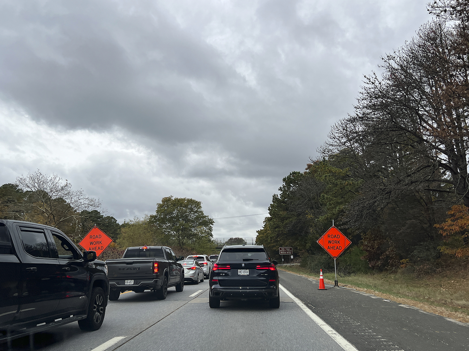 Sunrise Highway westbound traffic on Monday evening. Sunrise Highway west is down to one lane after a heavy rain undermined the bridge over the canal on the far right westbound lane last week.   DANA SHAW