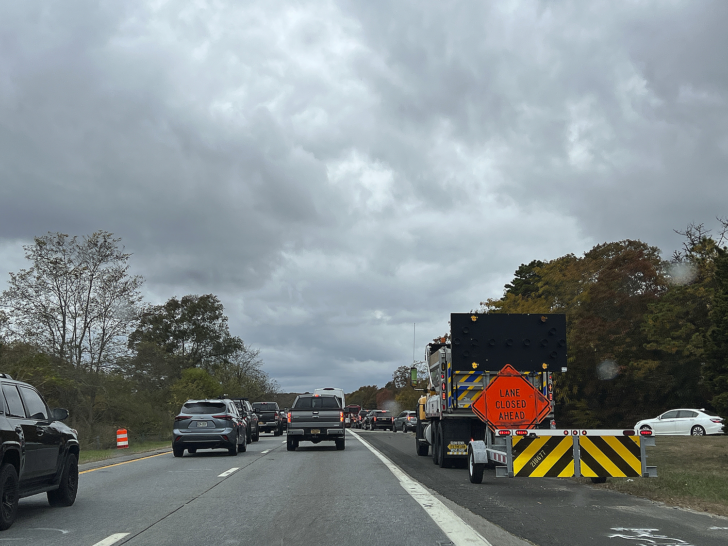 Sunrise Highway westbound traffic on Monday evening. Sunrise Highway west is down to one lane after a heavy rain undermined the bridge over the canal on the far right westbound lane last week.   DANA SHAW