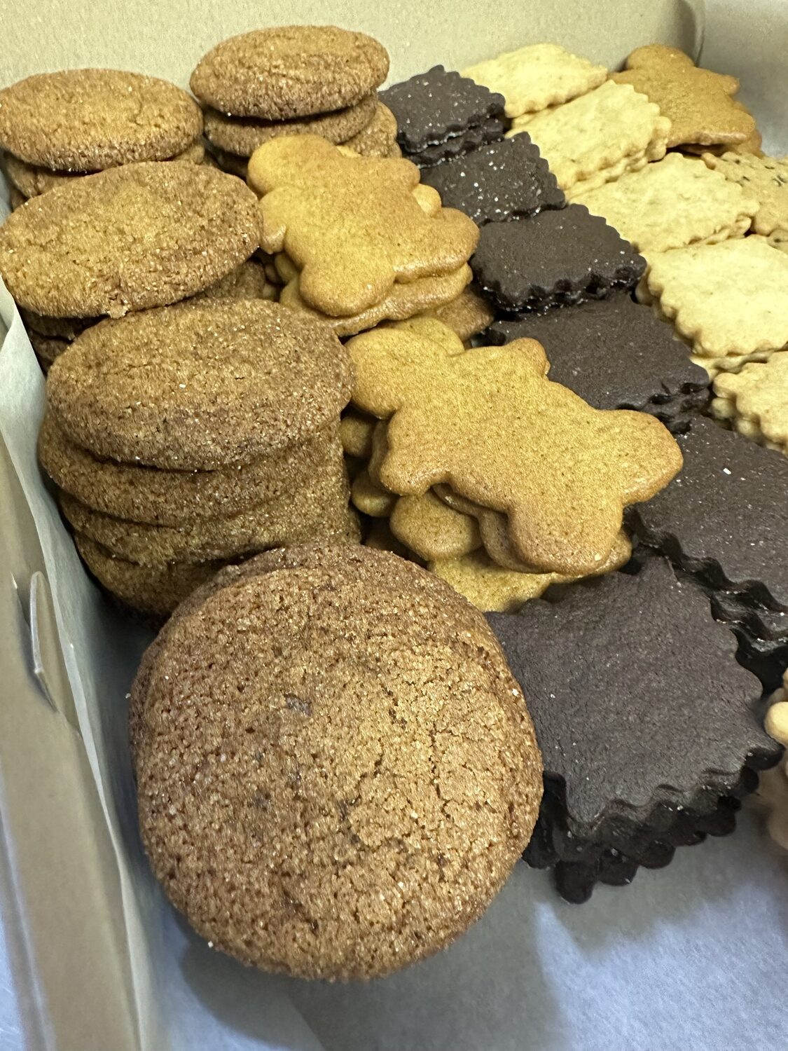 Christmas cookie platters from Ali Katz Kitchen include gingerbread cookies.