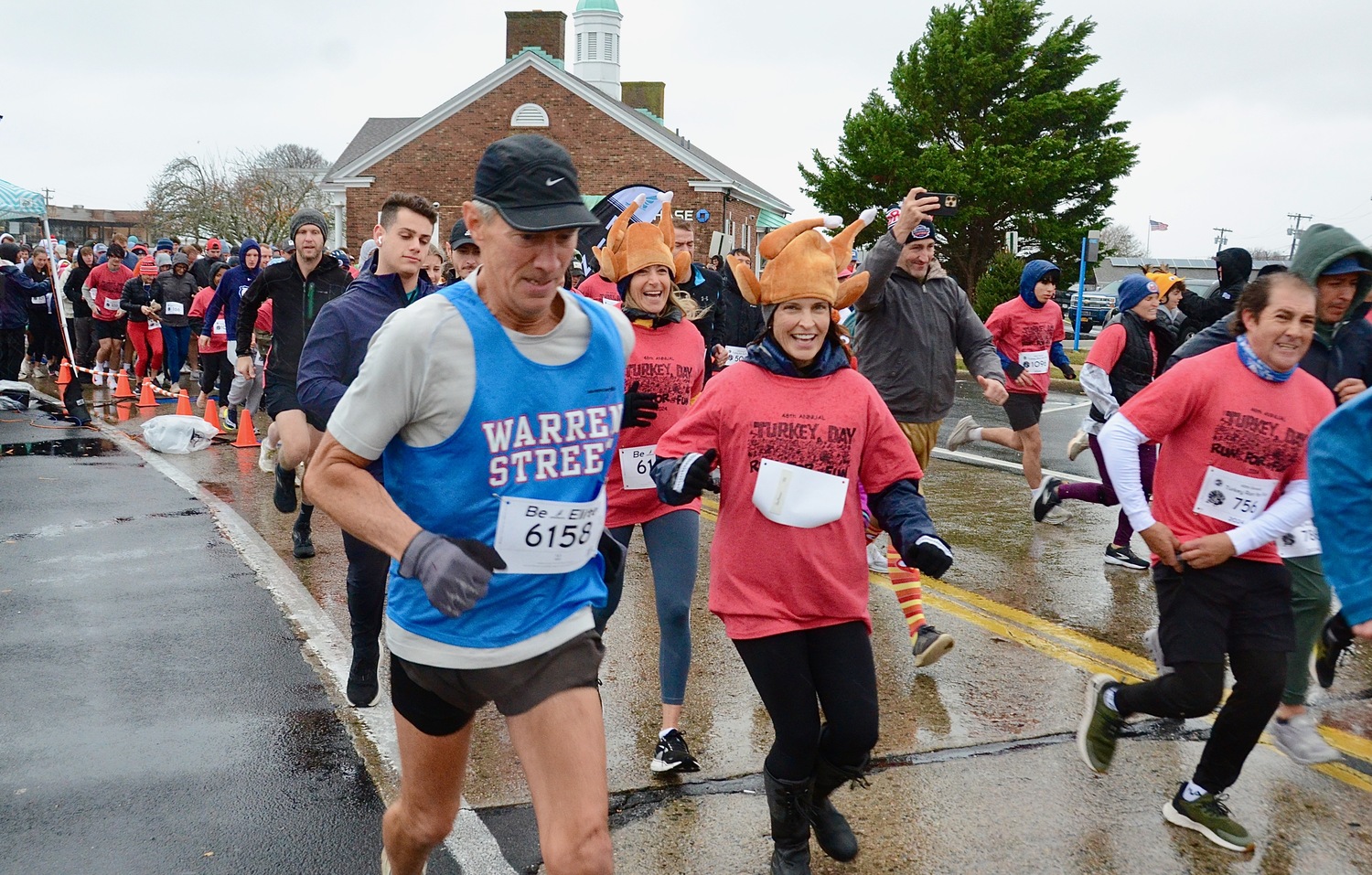 The start of last year's Montauk Turkey Trot. KYRIL BROMLEY