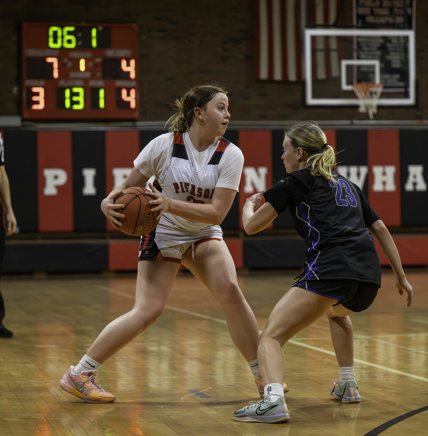 Pierson junior Skye Smith looks to keep the ball moving.  MARIANNE BARNETT