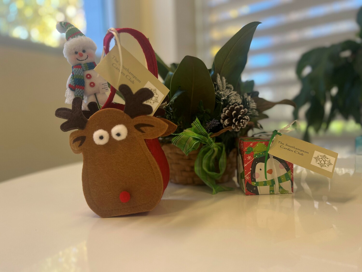 Members of the Southampton Garden Club recently made holiday baskets that will be given to East End Hospice patients. COURTESY EAST END HOSPICE
